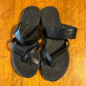 B.O.C. Ladies black sandals size 8